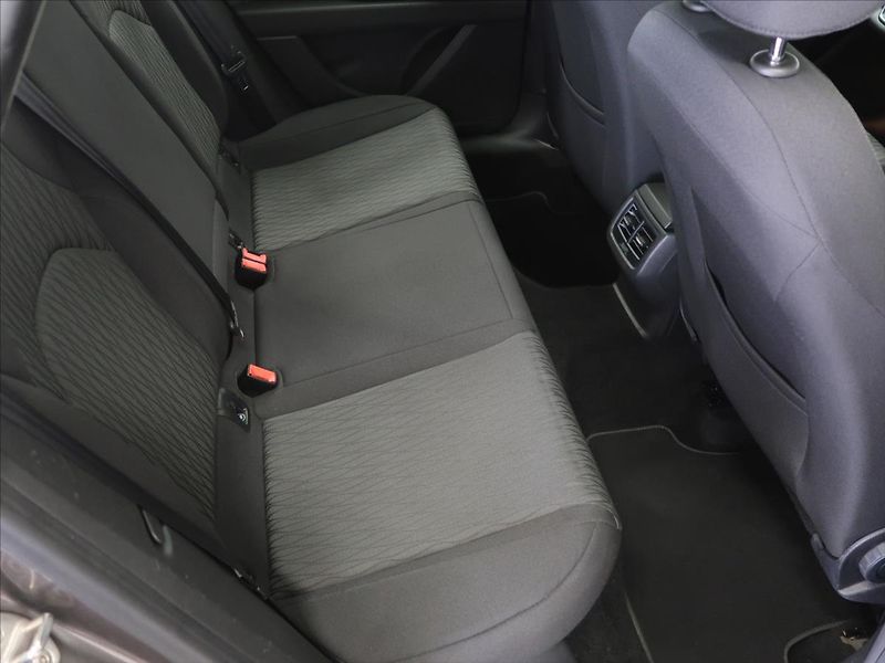 Seat Leon 2,0 TDI 110KW DSG Stylance - fotka 14 z 33