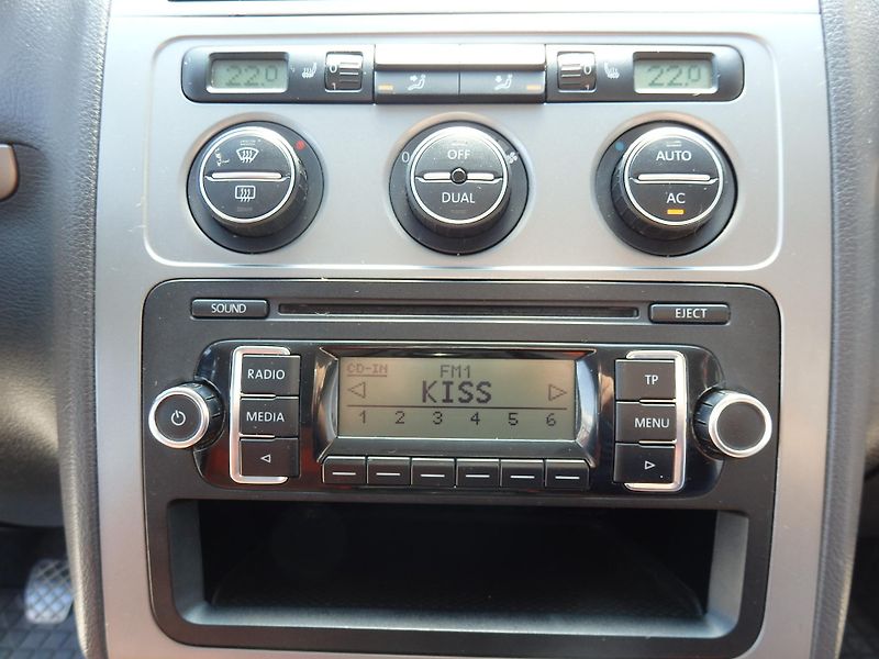 Volkswagen Touran 1,4TSi CROSS DIGI KLIMA - fotka 14 z 16