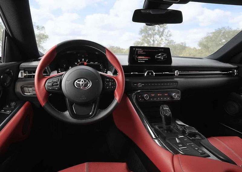 Do Ženevy se chystají elektromobily i sporťáky