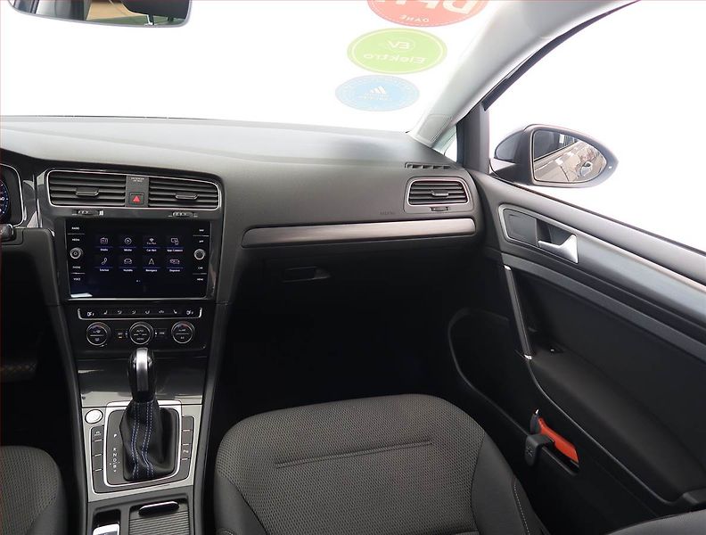 Volkswagen Golf (2020) 32 kWh - 37 Ah, SoH 90% - fotka 8 z 26