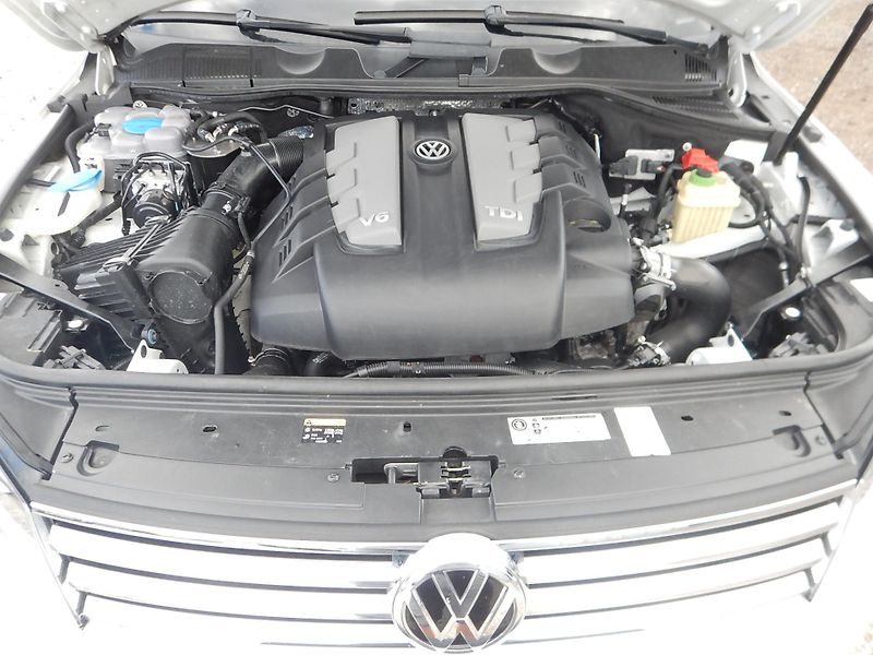 Volkswagen Touareg 3.0 TDI V6, 4x4, DSG - fotka 27 z 31