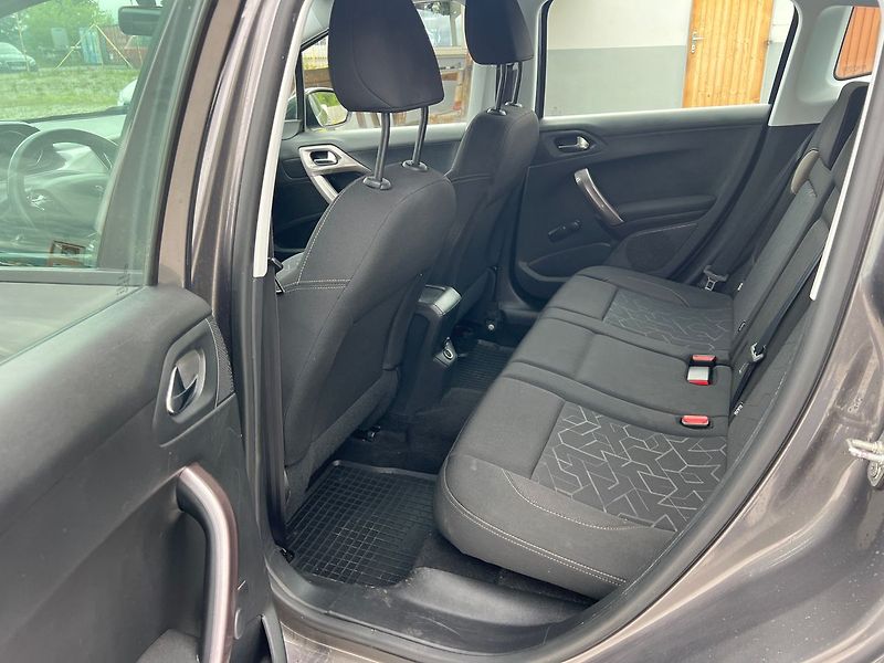 Peugeot 2008 1.6 HDI - fotka 9 z 15
