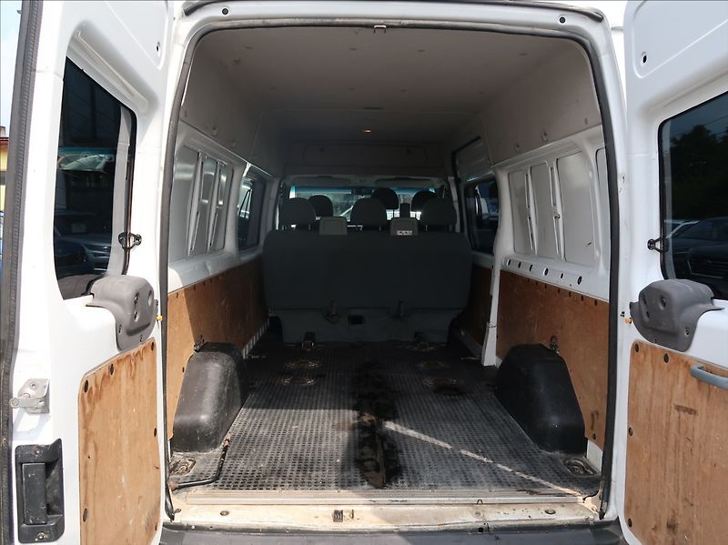 Ford Transit 2,2 TDCi,92kW,L3,6míst,tempoma - fotka 20 z 21