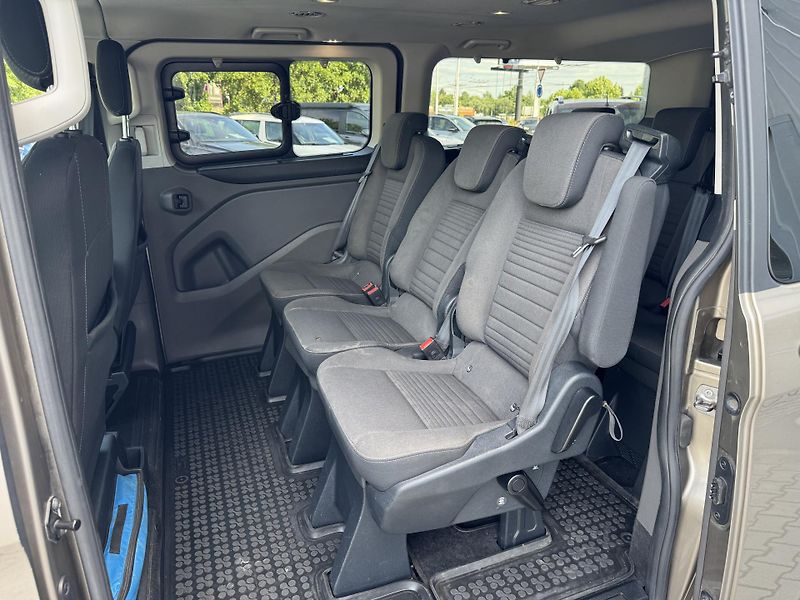 Ford Tourneo Custom (2021) 2,0 ECOBLUE HYBRID L2 - fotka 19 z 25