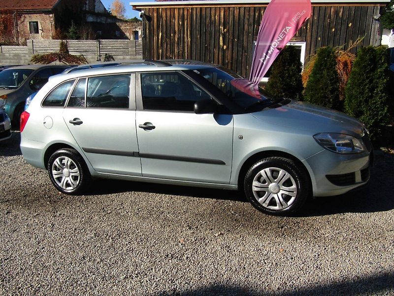 Škoda Fabia (2012) 1.2 12v 44kW ZIMNÍ PNEU - fotka 8 z 34
