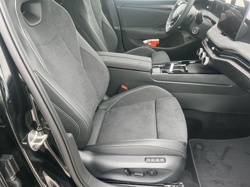 Škoda Superb (2026) Combi 2,0 TDI 4x4 DSG Sportlin - fotka 12 z 30