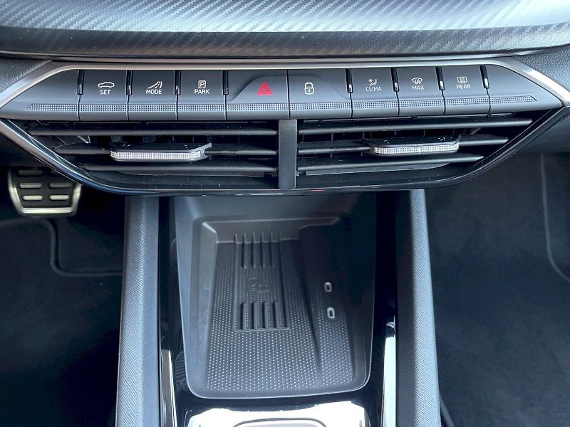 Škoda Octavia (2025) 2.0 TSI 195 kW DSG RS - fotka 12 z 34