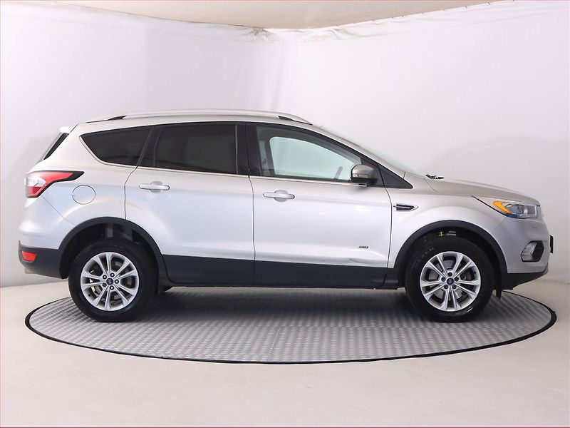 Ford Kuga (2016) 2.0 TDCi, 4X4, Automat, Kůže - fotka 6 z 21