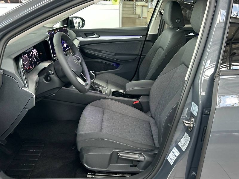 Volkswagen Golf (2026) Variant 1.5 TSI People - fotka 14 z 35