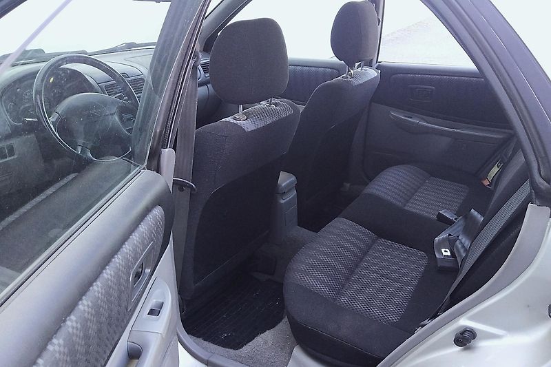Subaru Impreza (2000) 2.0 4WD - fotka 11 z 17