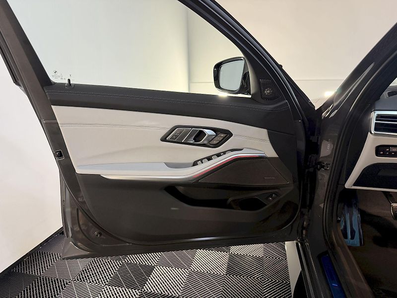 BMW M3 Competition xDrive NEW Indiv. - fotka 14 z 46