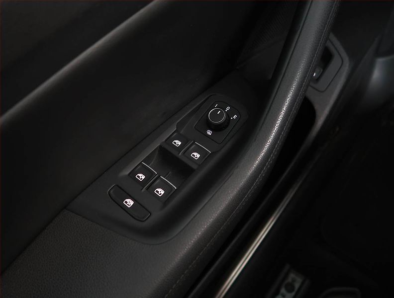 Volkswagen Passat (2017) 2.0 TDI, Automat, Kůže - fotka 16 z 16