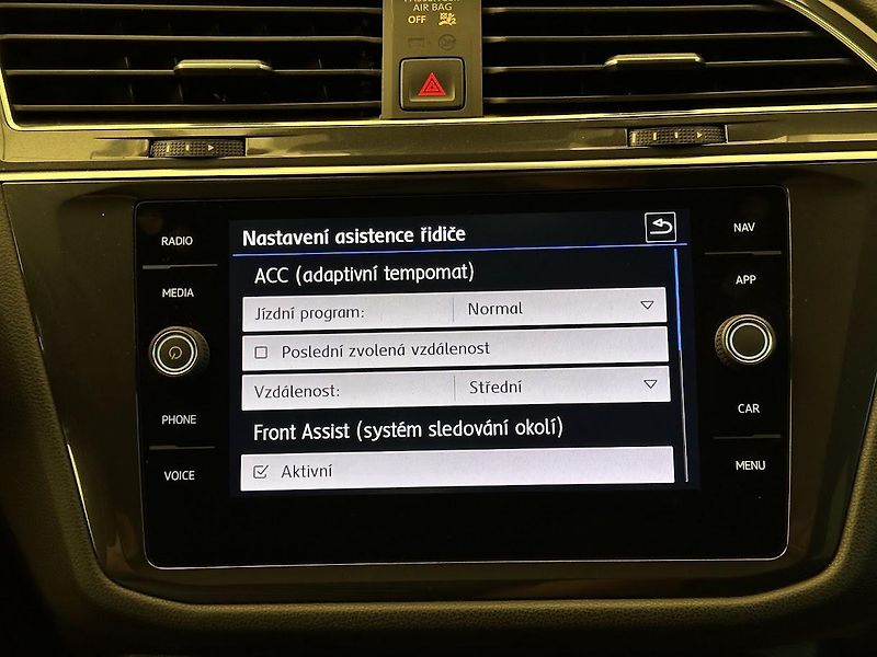 Volkswagen Tiguan (2020) 2.0 TDI DSG keyless - fotka 22 z 25
