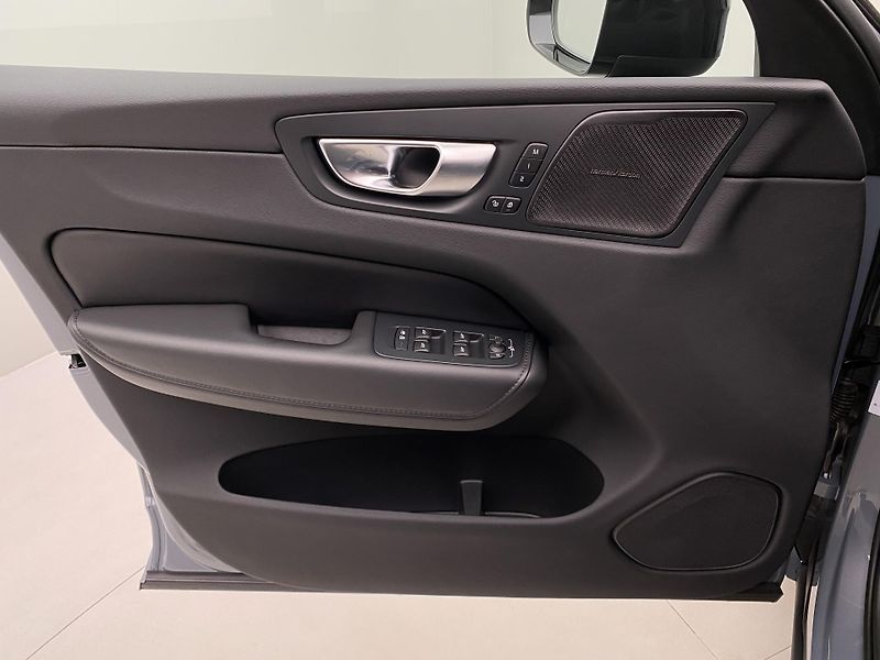 Volvo XC60 B4 AWD DARK PLUS AUT REZERVACE - fotka 7 z 48