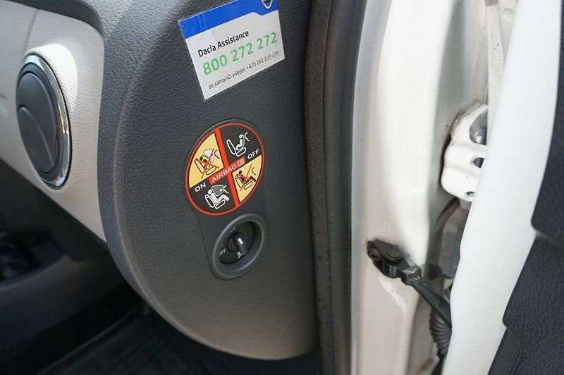 Dacia Lodgy (2016) 1,6 1,Majitel  nové v ČR - fotka 20 z 32