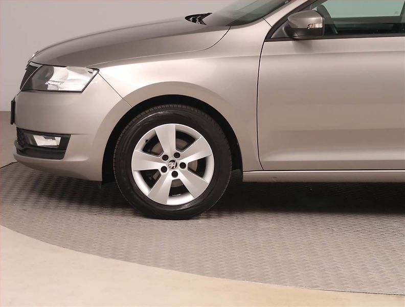 Škoda Rapid (2018) Ambition Plus 1.0 TSI - fotka 14 z 15