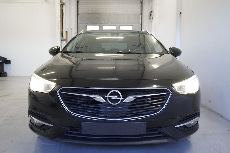 Opel Insignia 2,0T 260PS SPORTS TOURER 4X4 A - fotka 2 z 31