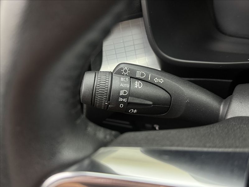 Volvo XC40 2,0 D3 AUTOMAT VÝHŘEV TAŽNÉ - fotka 10 z 41