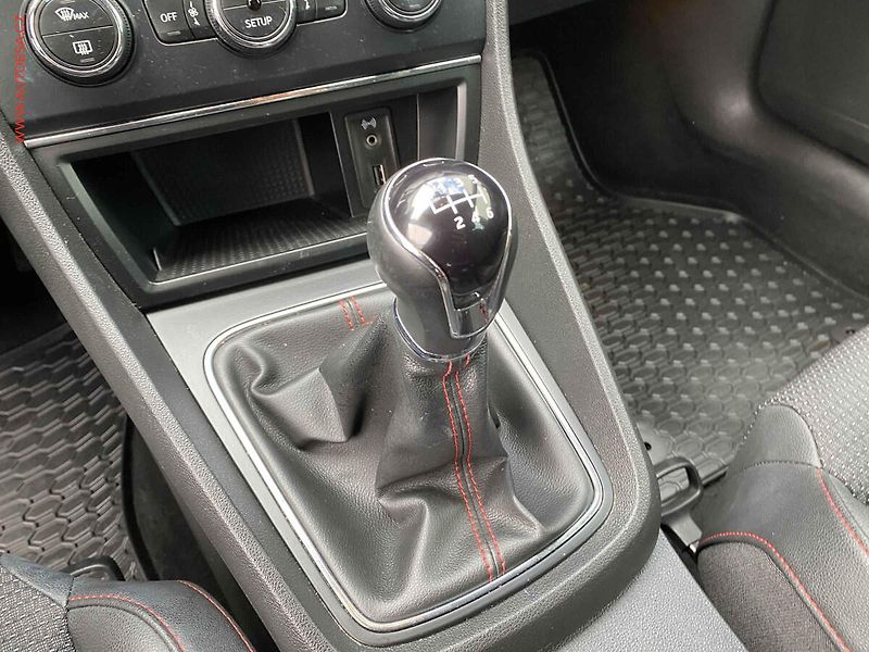 Seat Leon (2016) 2.0TDi, FR, LED, navi - fotka 15 z 19