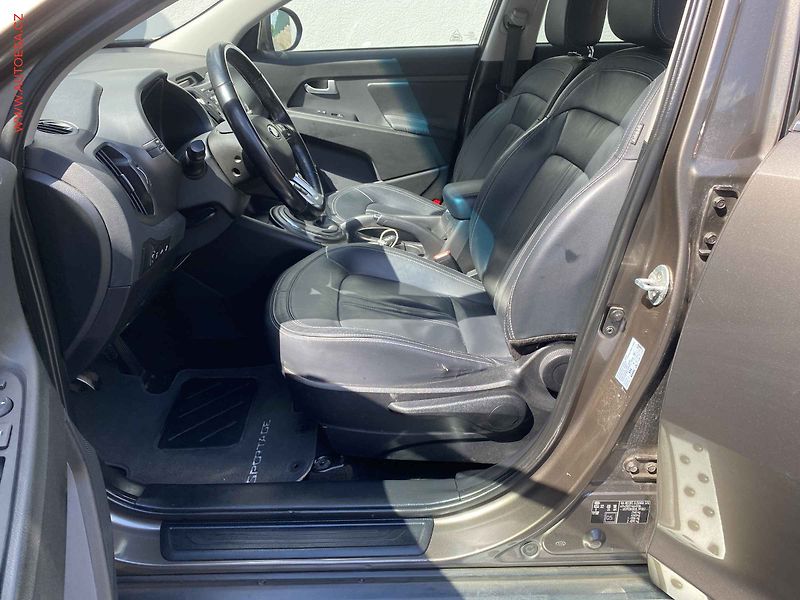 Kia Sportage (2014) 2.0 CRDi AWD, Premium, TZ - fotka 9 z 20