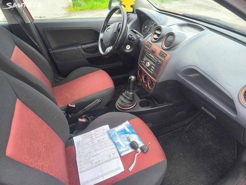 Ford Fiesta KRÁSNÁ,150KM, VÝBAVA,1MAJ78LET - fotka 7 z 22