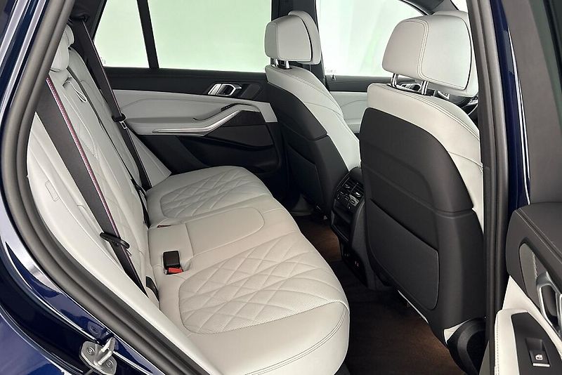 BMW X5 xDrive40d - fotka 13 z 26