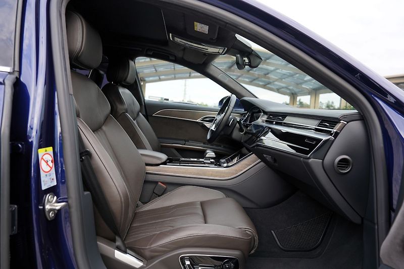 Audi A8 50 TDI Quattro 210 Kw/B&O/Matr - fotka 32 z 49
