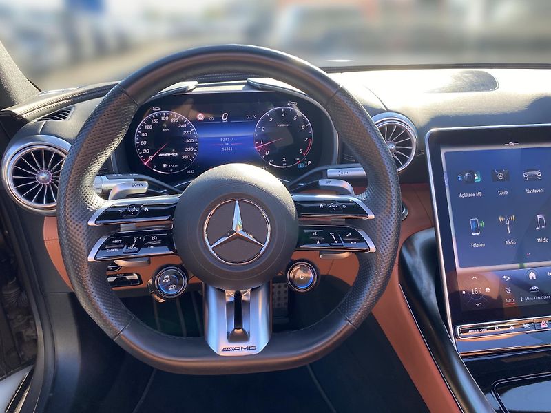 Mercedes-Benz SL AMG SL 63 4MATIC+ - fotka 13 z 24