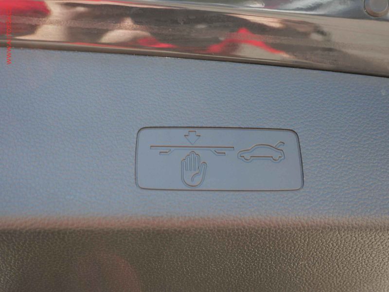 Volkswagen Golf (2023) 1.0 eTSi, ČR, Life, AT, LED - fotka 31 z 31