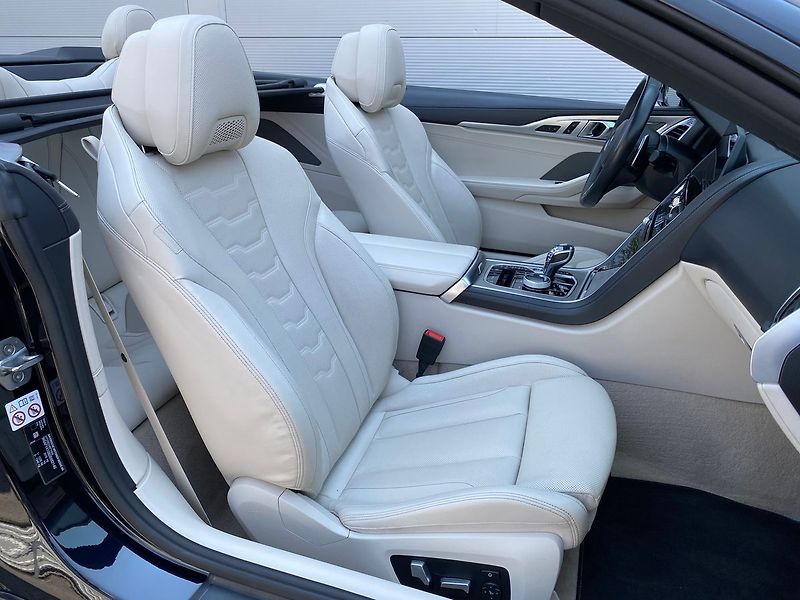 BMW M8 M850i xDrive Cabrio MAX výbava - fotka 18 z 26