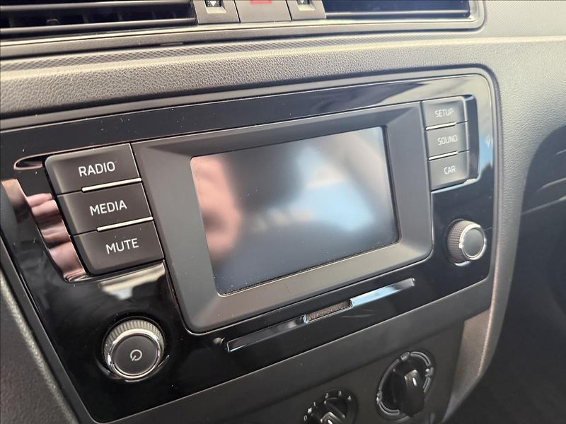 Škoda Rapid 1,2   TSI 81kW,SERVISKA,1.MAJI - fotka 14 z 18