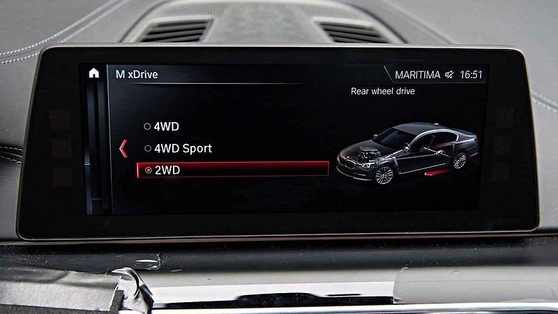 Prozatím maskované BMW M5.