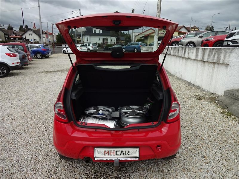 Dacia Sandero 1,4i 55kW - fotka 22 z 39