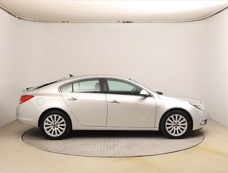 Opel Insignia (2009) 2.0 CDTI, Xenony, Tempomat - fotka 6 z 20