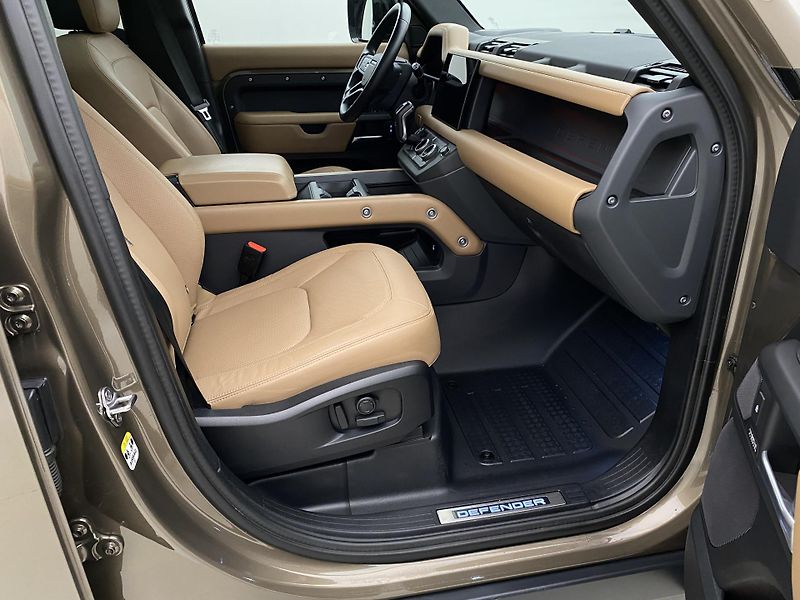 Land Rover Defender 110 D300 X-DYNAMIC HSE AWD CZ - fotka 23 z 54