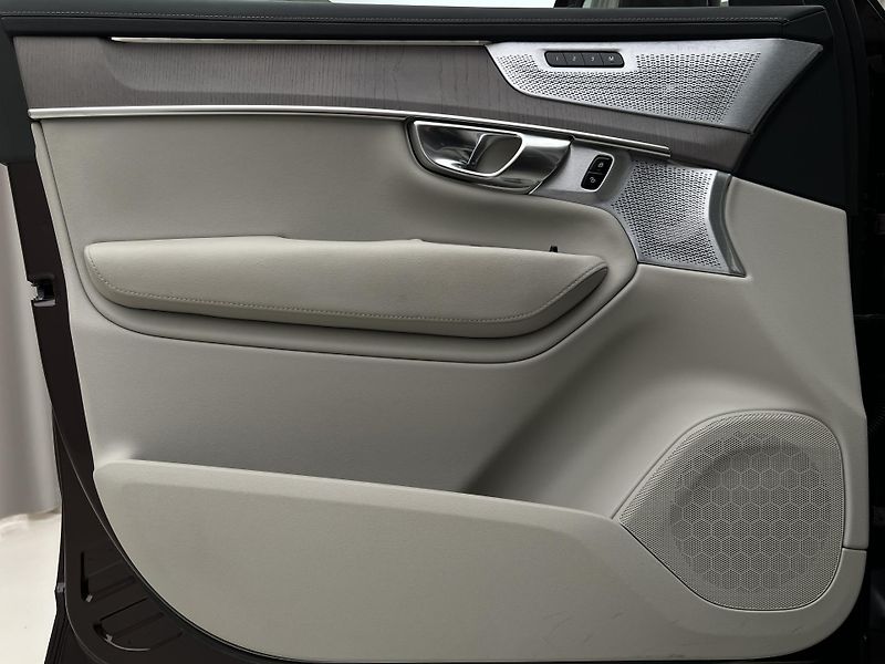 Volvo XC90 T8 AWD RECHARGE BRIGHT PLUS - fotka 7 z 56