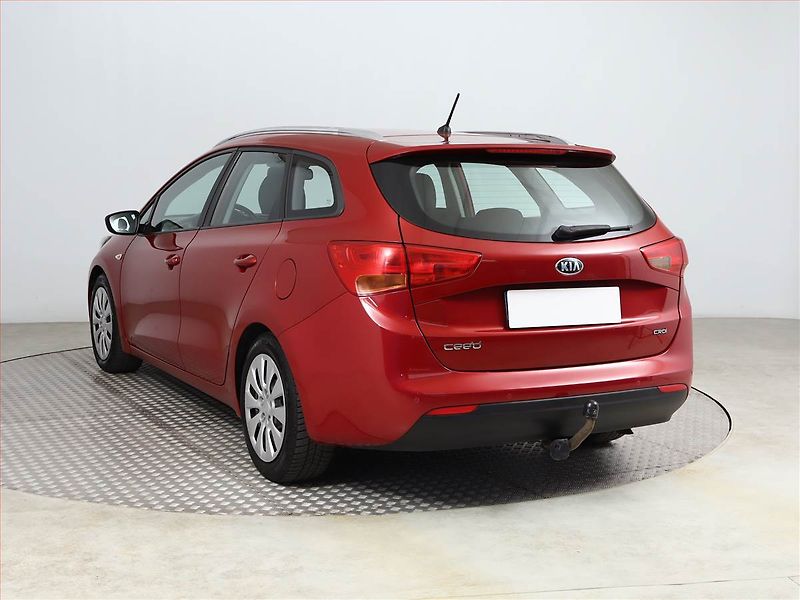 Kia Ceed (2015) 1.6 CRDi, Tempomat - fotka 4 z 14
