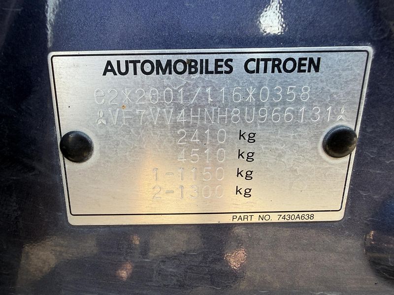 Citroën C-Crosser 2.2 HDI 4X4 MANUAL 7-MÍST ČR - fotka 34 z 34