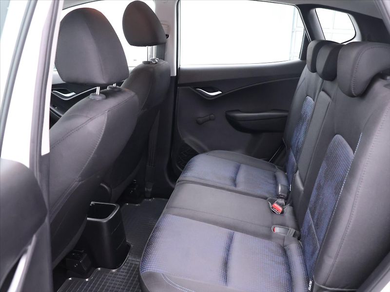 Hyundai ix20 1,6 CVVT 91kW Czech Klima - fotka 14 z 32