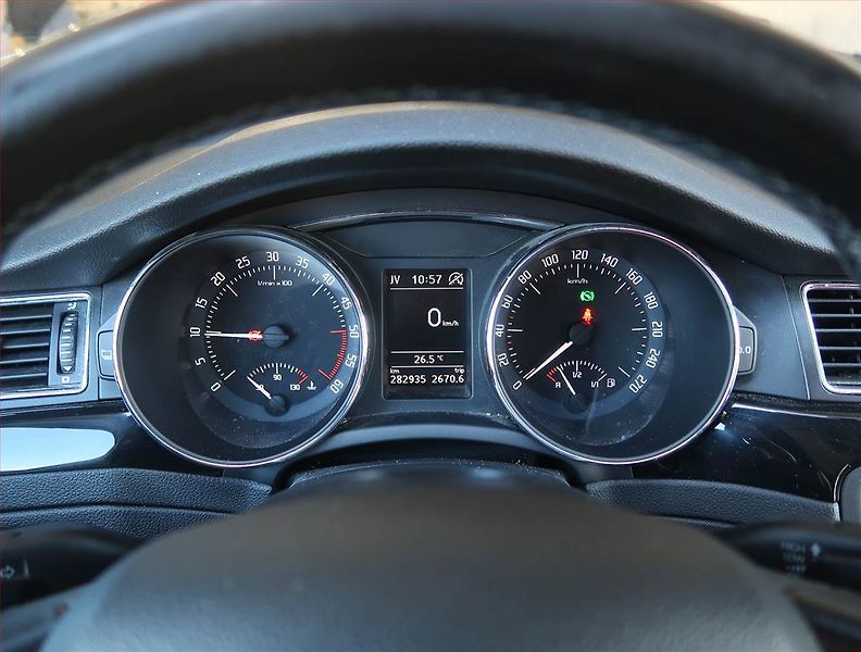 Škoda Superb (2014) 2.0 TDI, Automat, Navi, Xenony - fotka 11 z 21