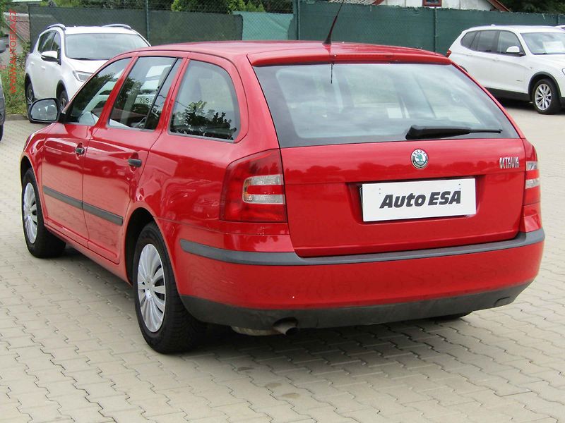 Škoda Octavia (2012) 1.6MPi, ČR, AC, STK4/28 - fotka 6 z 16