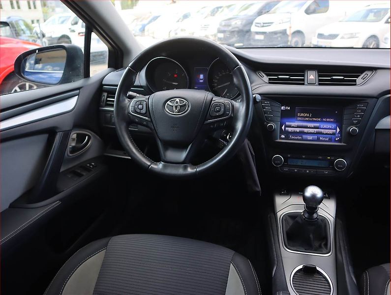 Toyota Avensis (2016) 2.0 D-4D, Serv.kniha, Navi - fotka 7 z 18