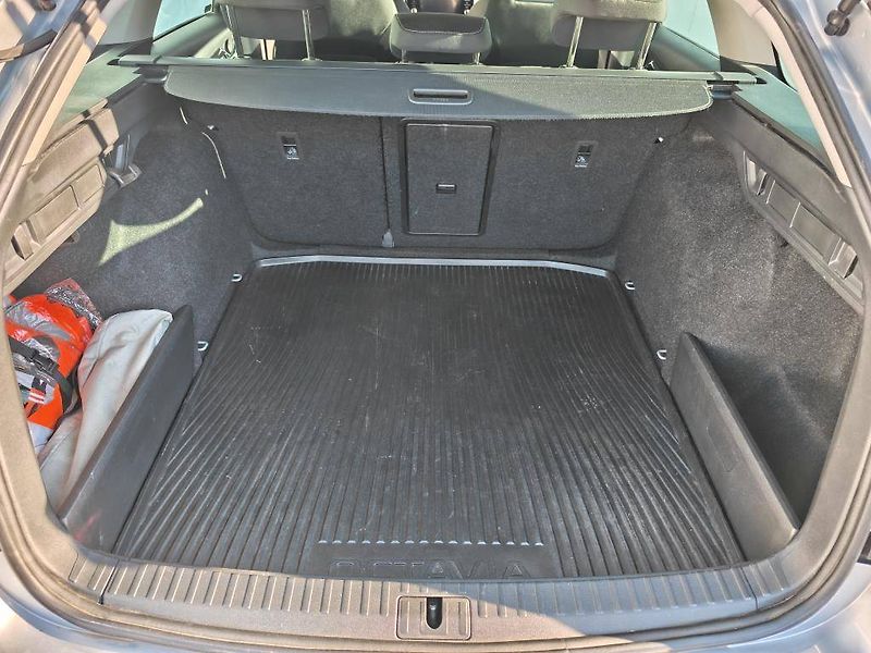 Škoda Octavia Ambition 6MP 2,0TDI - fotka 22 z 22