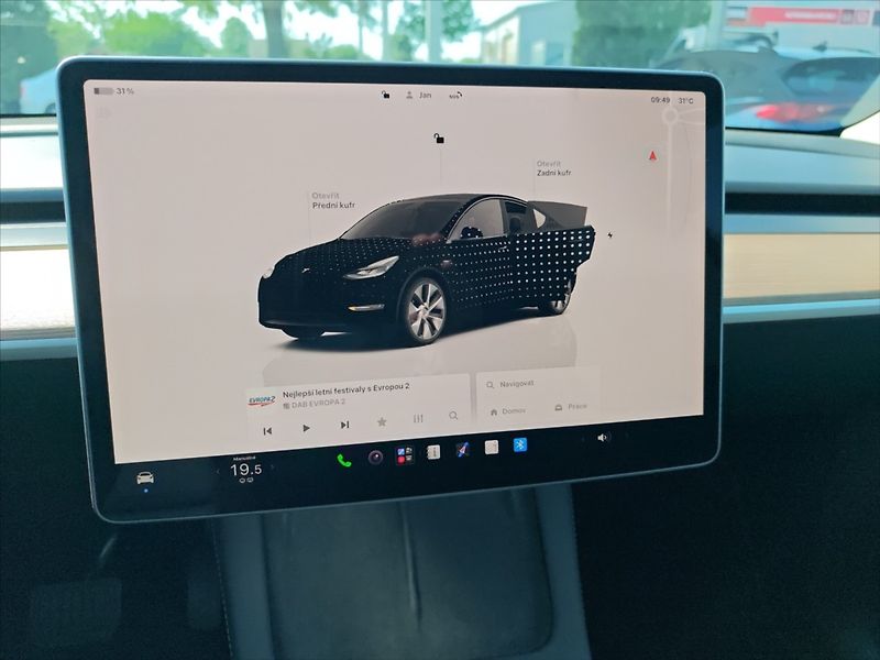 Tesla Model Y 0,0 Long Range AWD AT - fotka 9 z 12