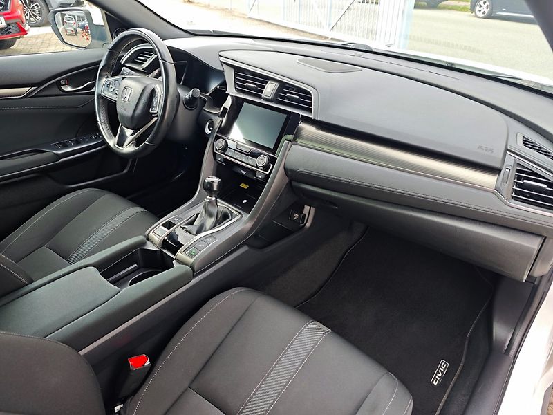 Honda Civic (2019) 1.5 Turbo Sport Plus 134kW 6MT - fotka 10 z 45