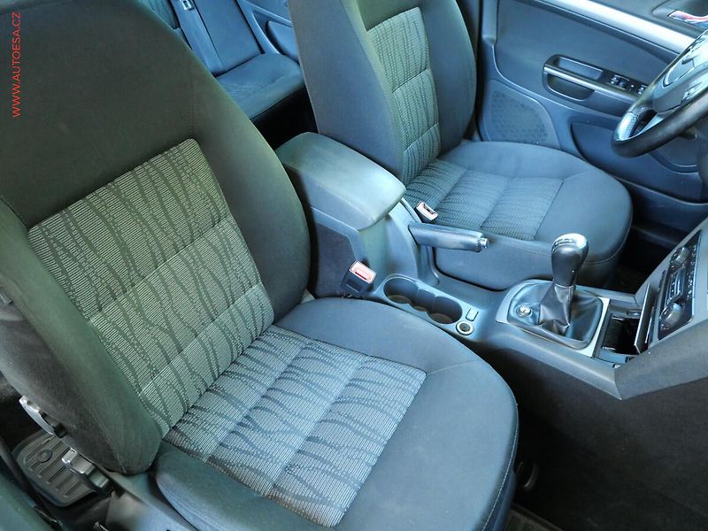 Škoda Octavia (2010) 2.0TDi, Xenon, AC - fotka 11 z 22