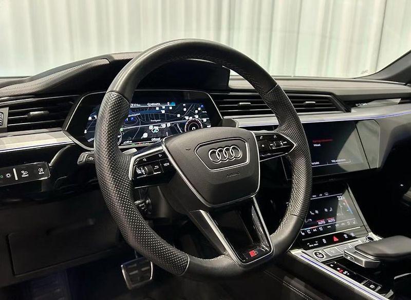 Audi Q8 e-tron 55 Q 360k Pano Tažné 4 zóny - fotka 12 z 19