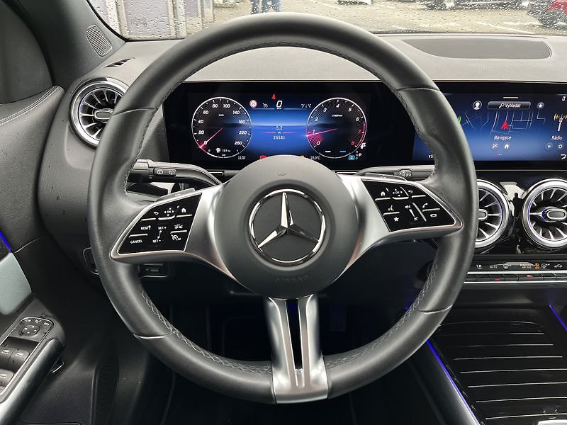 Mercedes-Benz GLA 200 off-road vehicle Progressi - fotka 11 z 21
