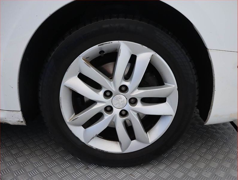 Peugeot 508 (2015) 2.0 HDi, Automat, Navi - fotka 15 z 21