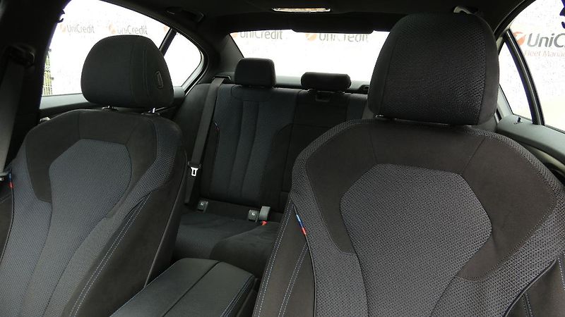 BMW Řada 5 530e - fotka 7 z 28